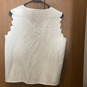 White scallop sleeve tshirt